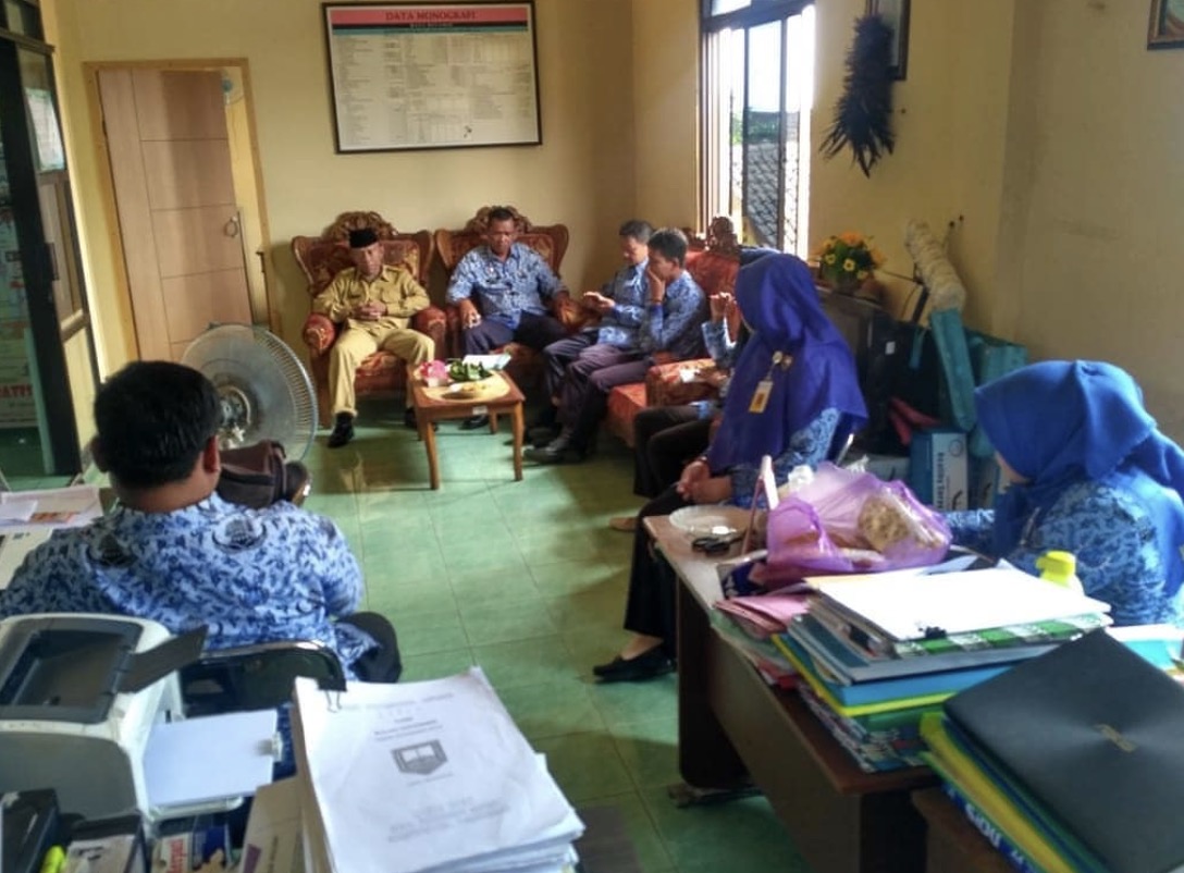 Sampul album Rapat rutinan Perangkat Desa Keji